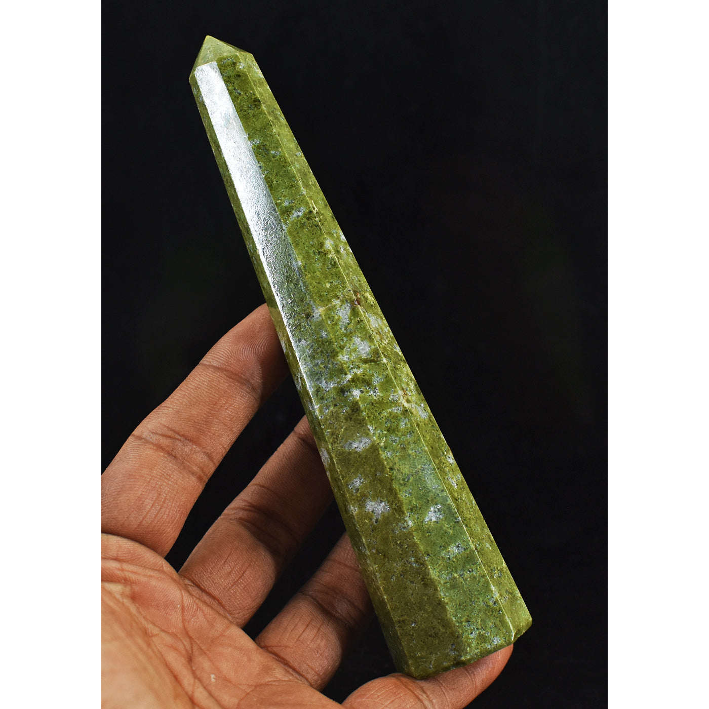 gemsmore:Natural Green Garnet  Hand Carved Crystal Healing Point Gemstone Carving