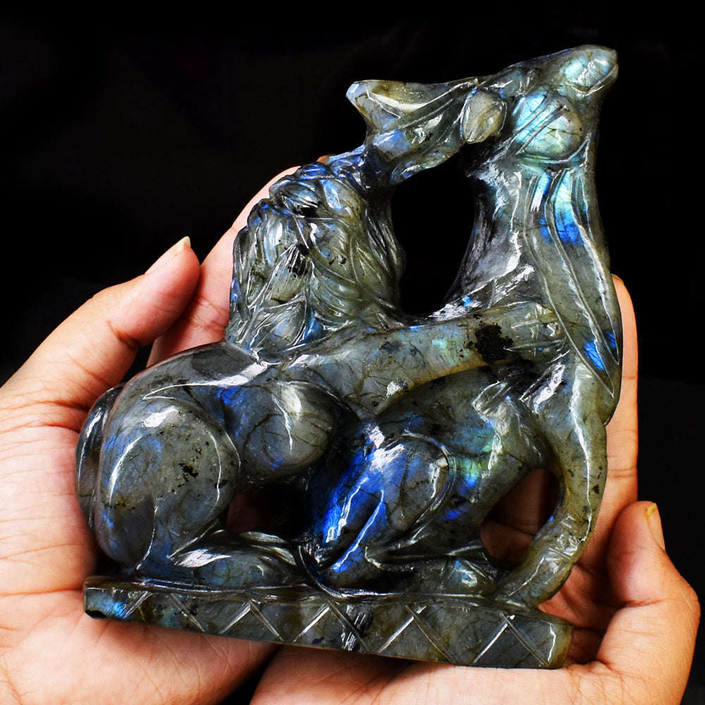 gemsmore:Amazing Blue Flash Labradorite Carved Haunting Lion