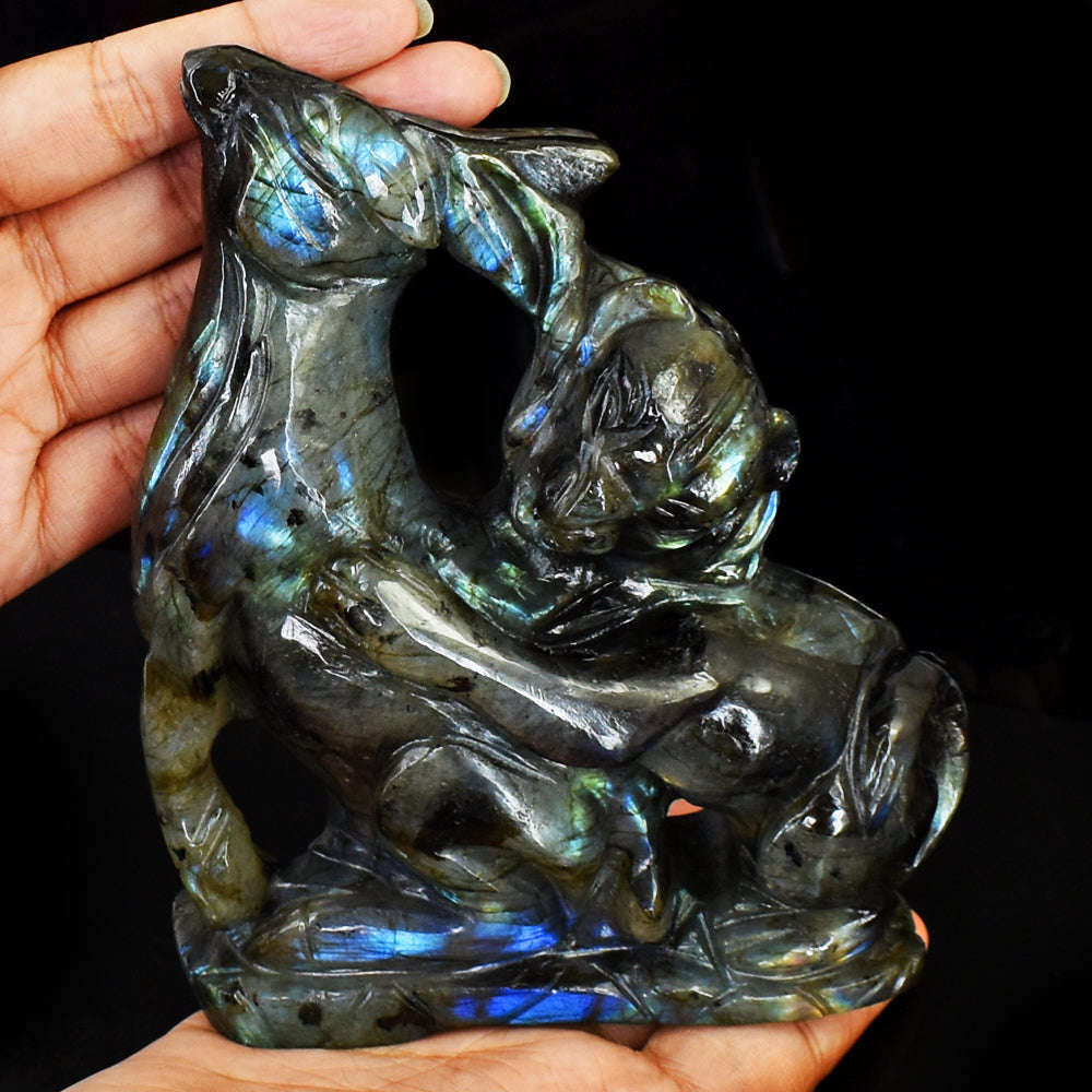 gemsmore:Amazing Blue Flash Labradorite Carved Haunting Lion