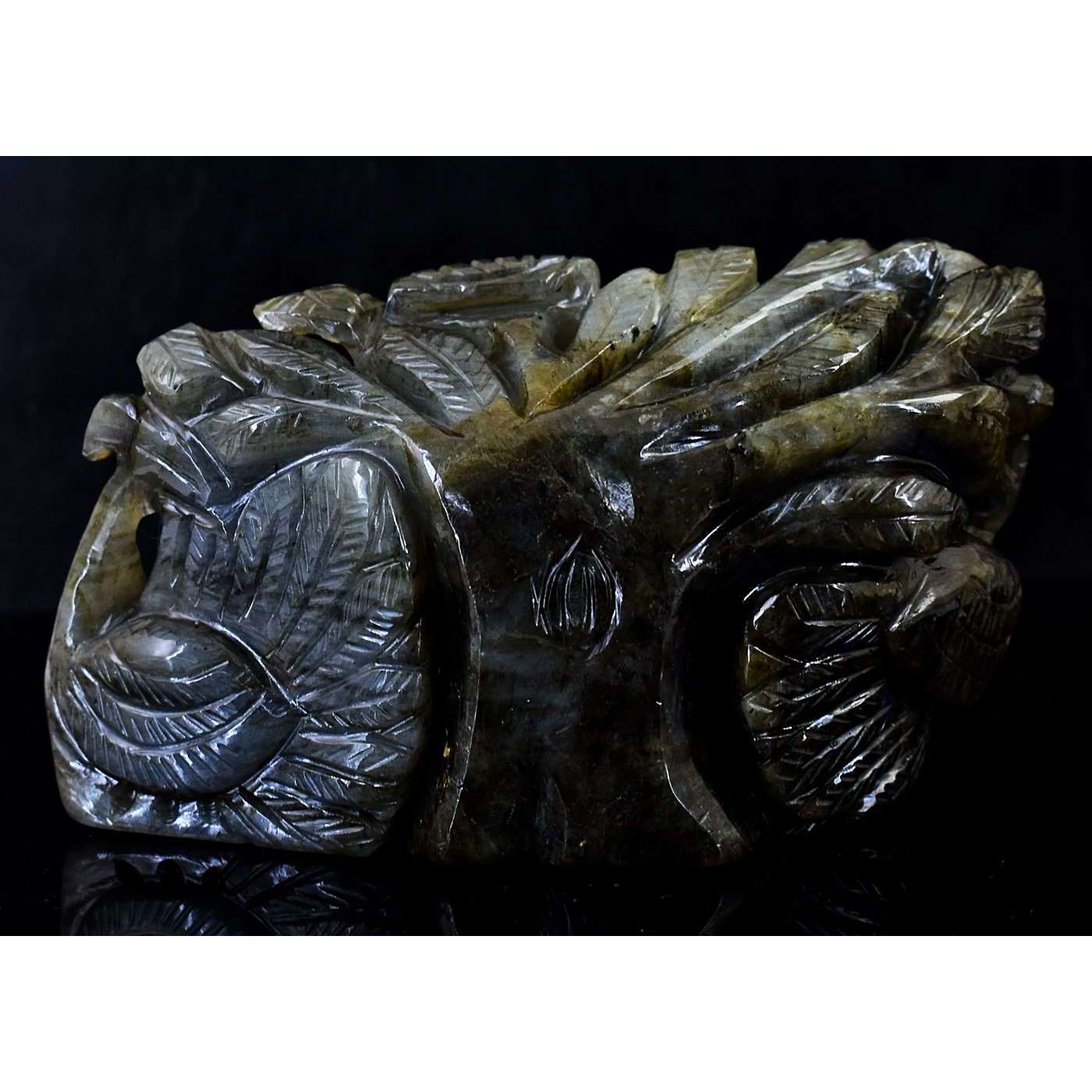 gemsmore:Artisian Blue Flash Labradorite Hand Carved Sleeping Buddha