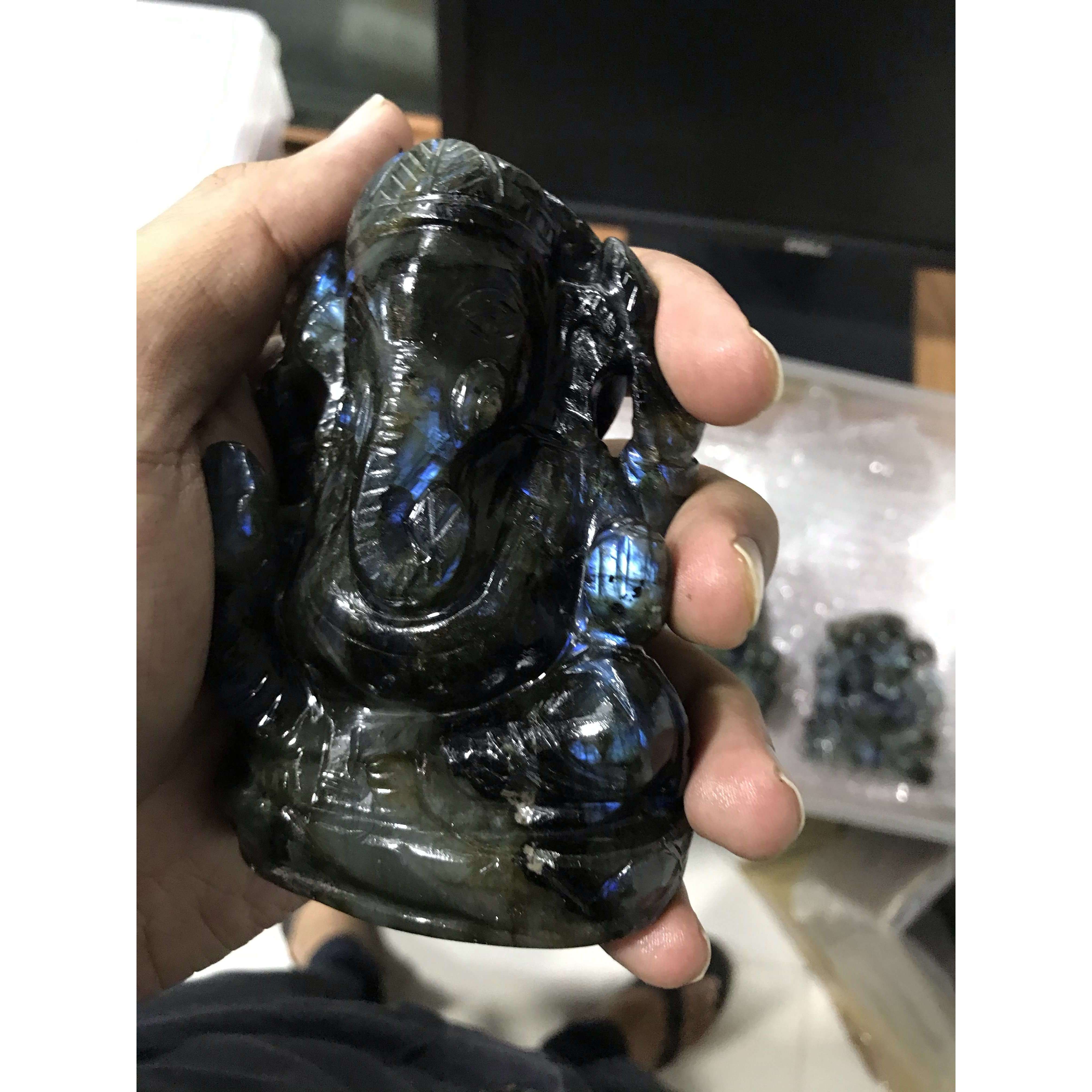 gemsmore:Blue calcite palm leaf carved Buddha