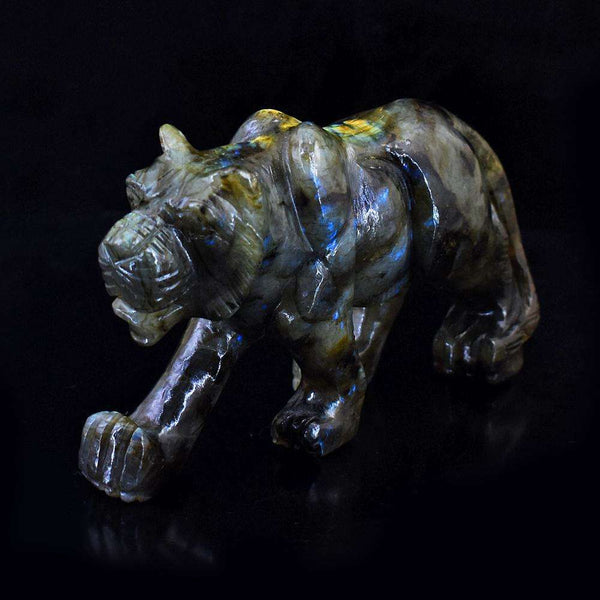 gemsmore:Exclusive Blue Flash Labradorite Hand Carved Tiger