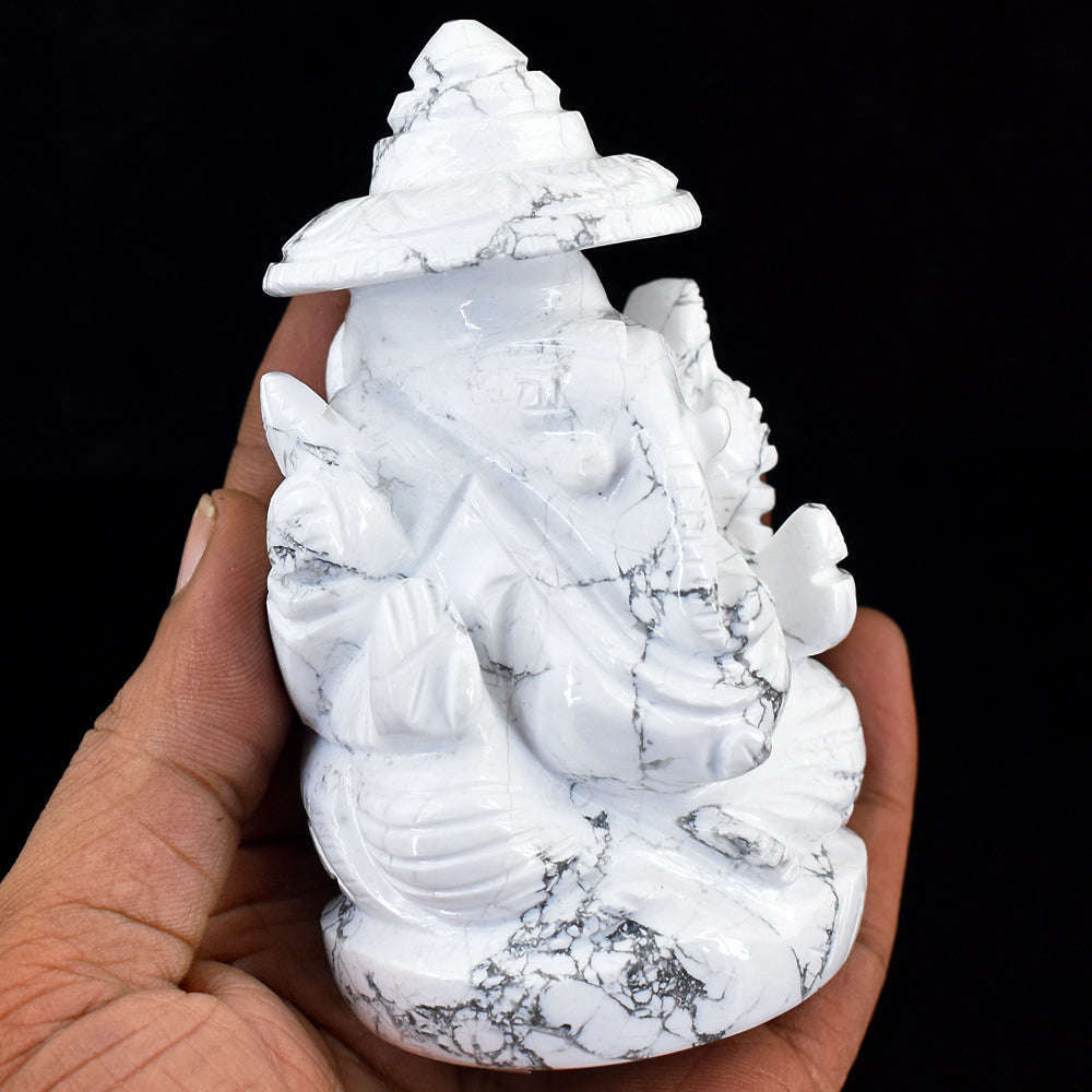 gemsmore:Exclusive Howlite Hand Carved Lord Ganesha Idol