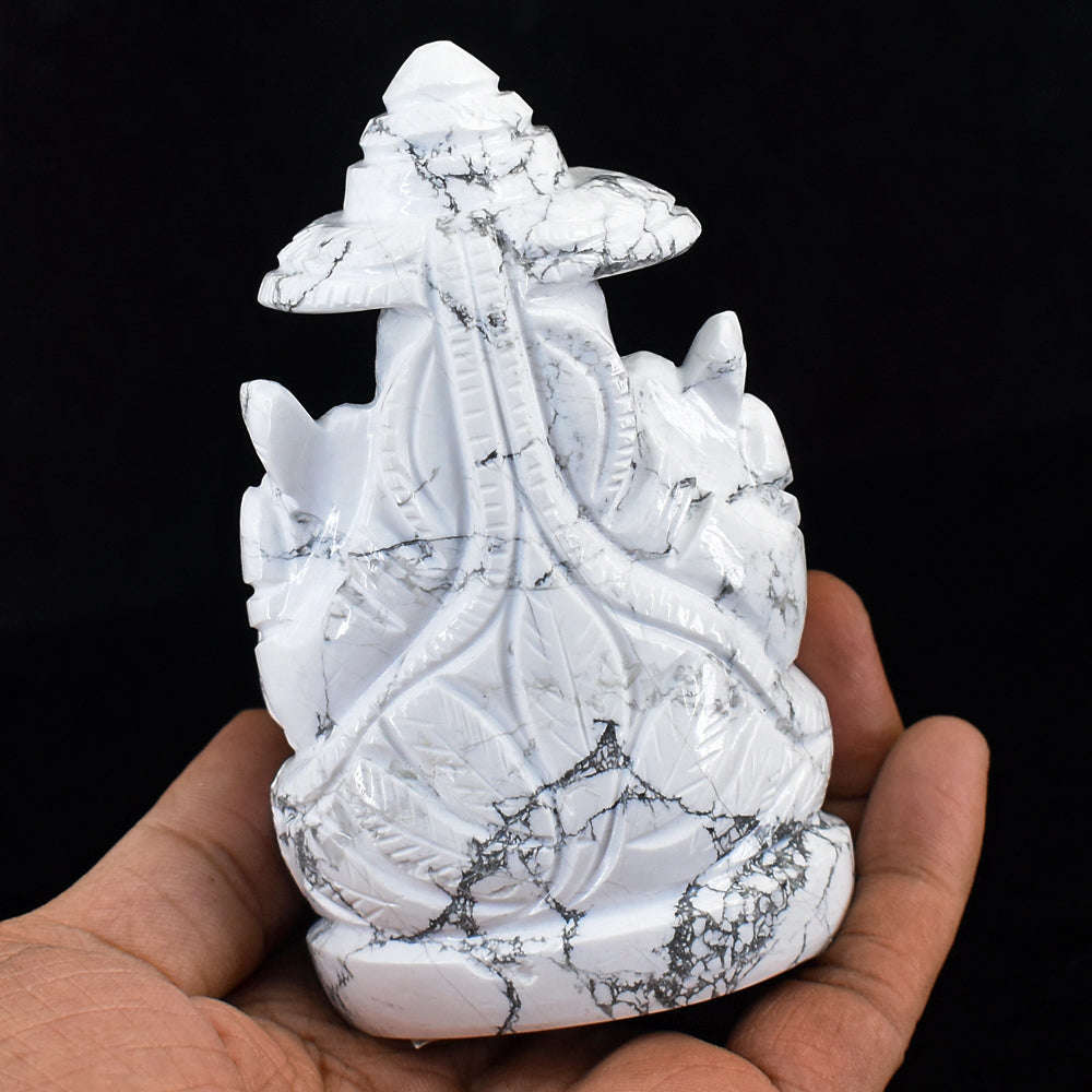 gemsmore:Exclusive Howlite Hand Carved Lord Ganesha Idol