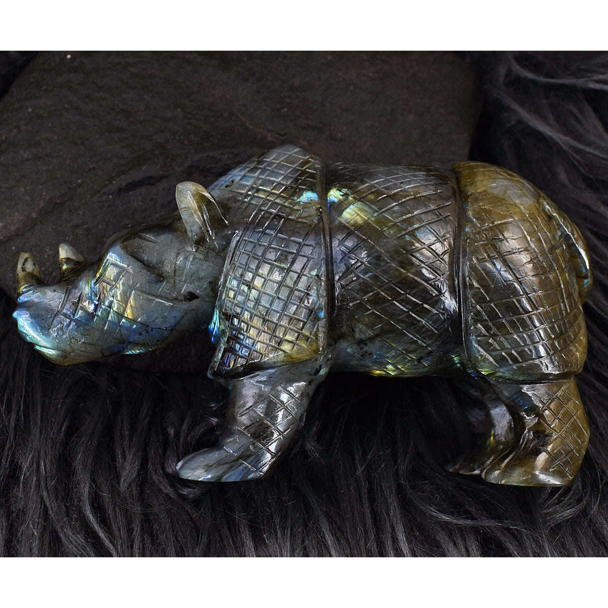 gemsmore:Genuine Amazing Flash Labradorite Hand Carved Rhino