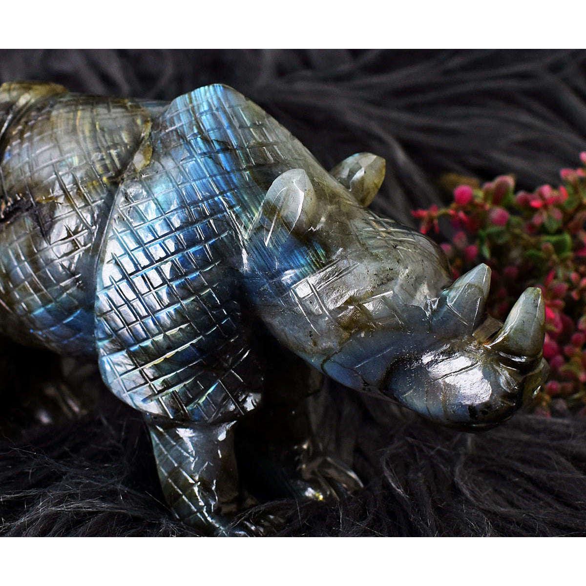 gemsmore:Genuine Amazing Flash Labradorite Hand Carved Rhino