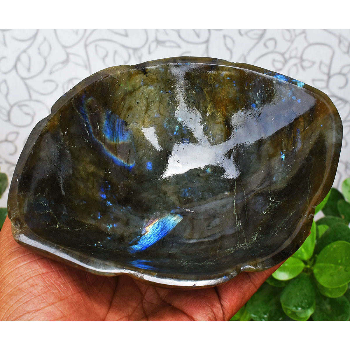 gemsmore:Genuine Blue Flash Labradorite Hand Carved Crystal Gemstone  Carving Bowl