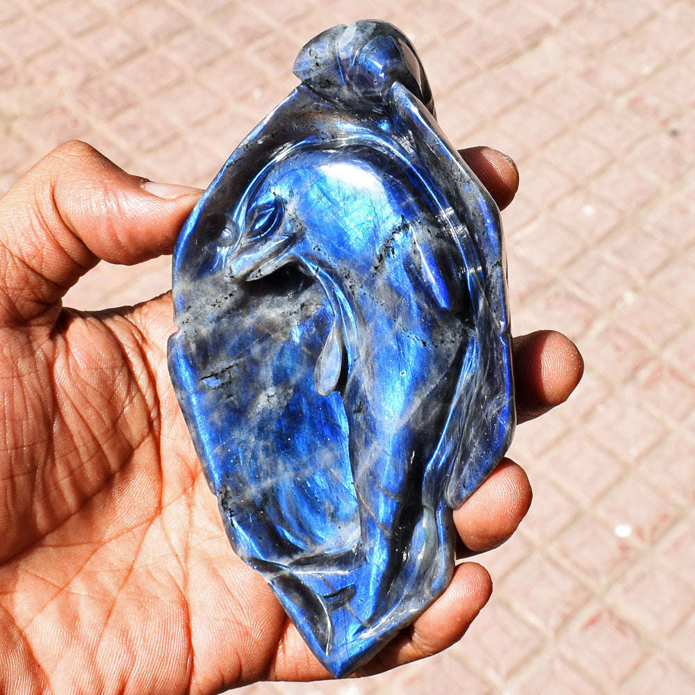gemsmore:Genuine Blue Flash Labradorite Hand Carved Gemstone Dolphin