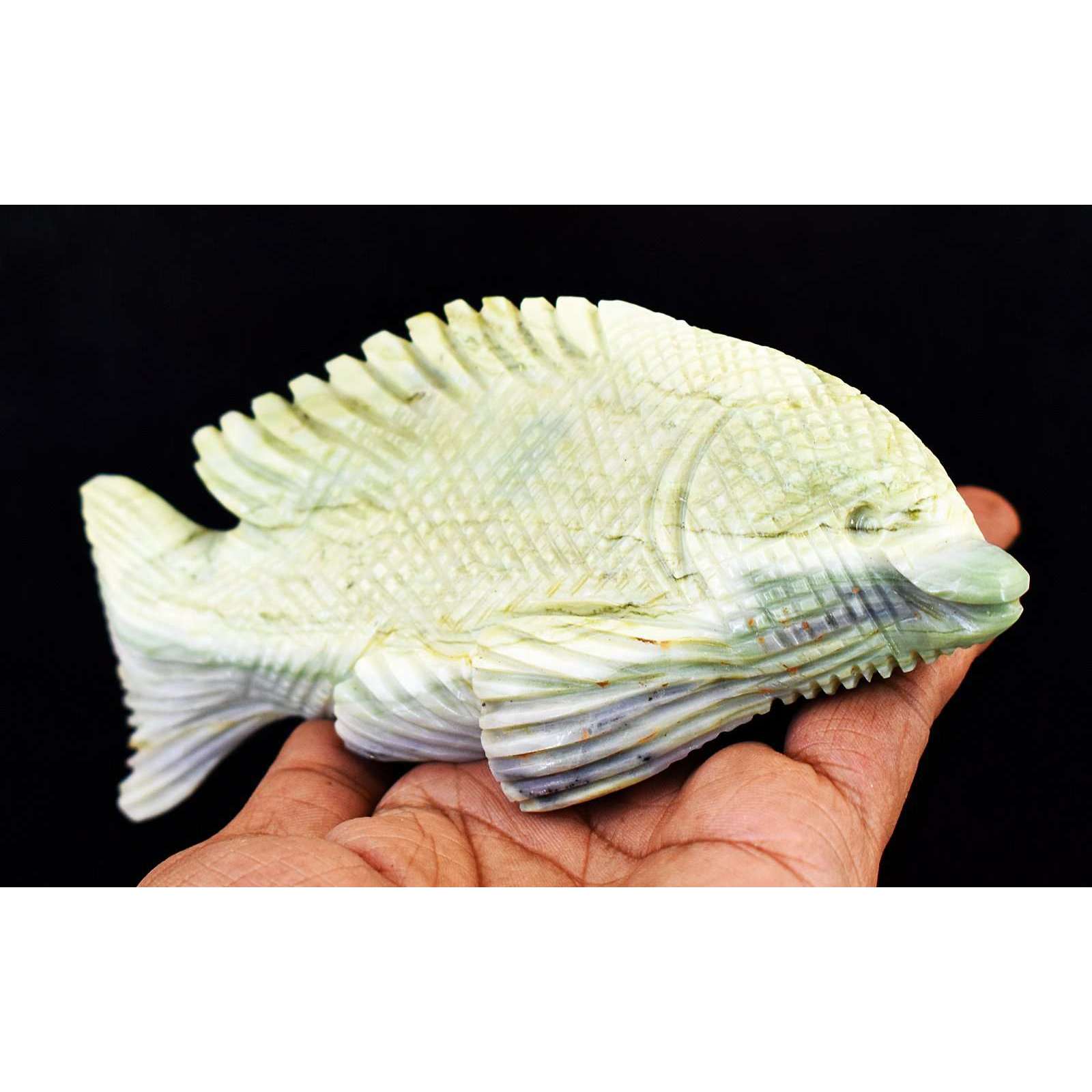 gemsmore:Genuine Serpentine Hand Carved Fish
