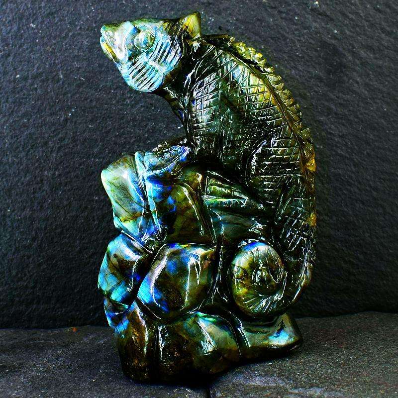 gemsmore:Golden & Blue Flash Labradorite Hand Carved Chameleon