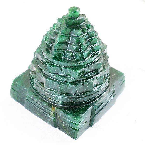 gemsmore:Green Jade Hand Carved Healing Concentration Pyramid