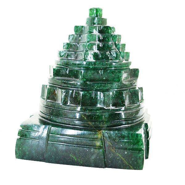 gemsmore:Green Jade Hand Carved Healing Concentration Pyramid