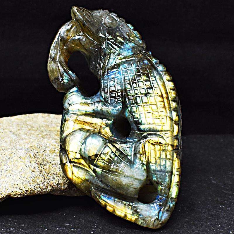 gemsmore:Hand Carved Amazing Flash Labradorite Chameleon On Rock