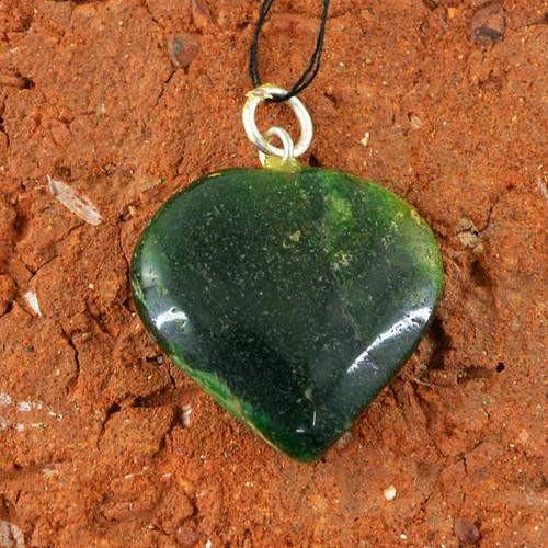 gemsmore:Natural Green Jade Heart Shaped Pendant