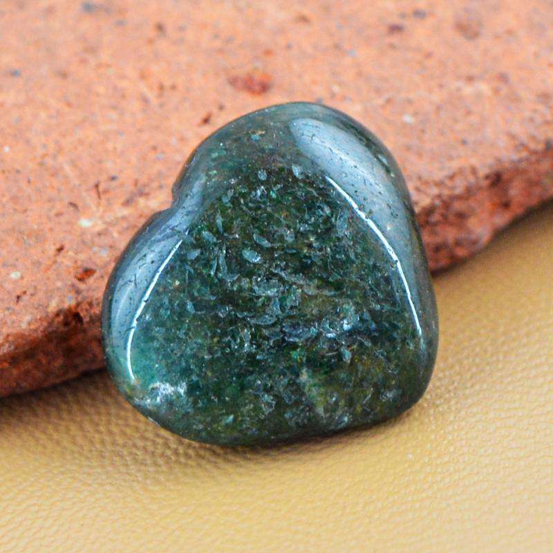 gemsmore:Natural Untreated Green Garnet Gemstone - Heart Shape