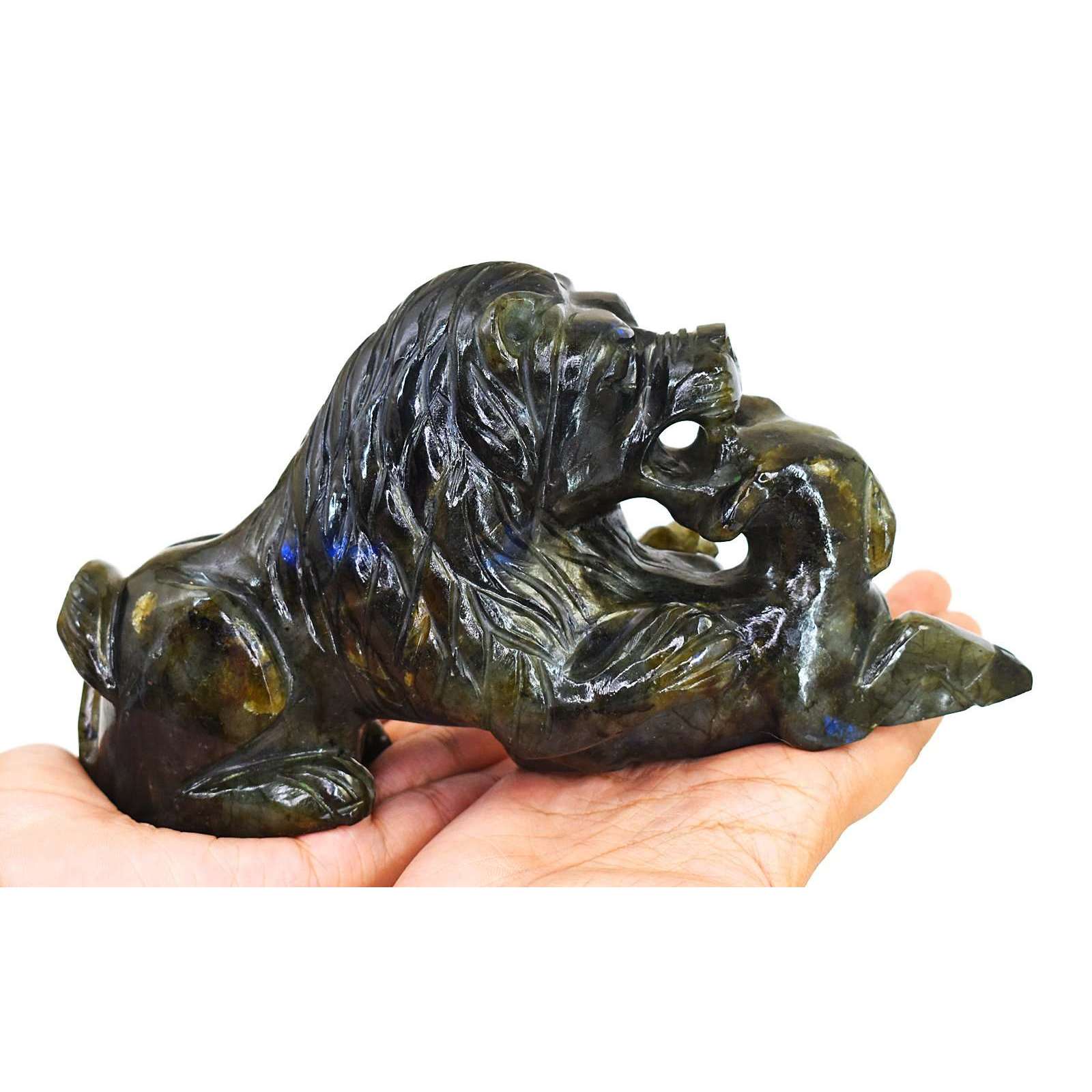 gemsmore:Stunning Blue Flash Labradorite Hand Carved Hunting Lion Crystal Gemstone Carving