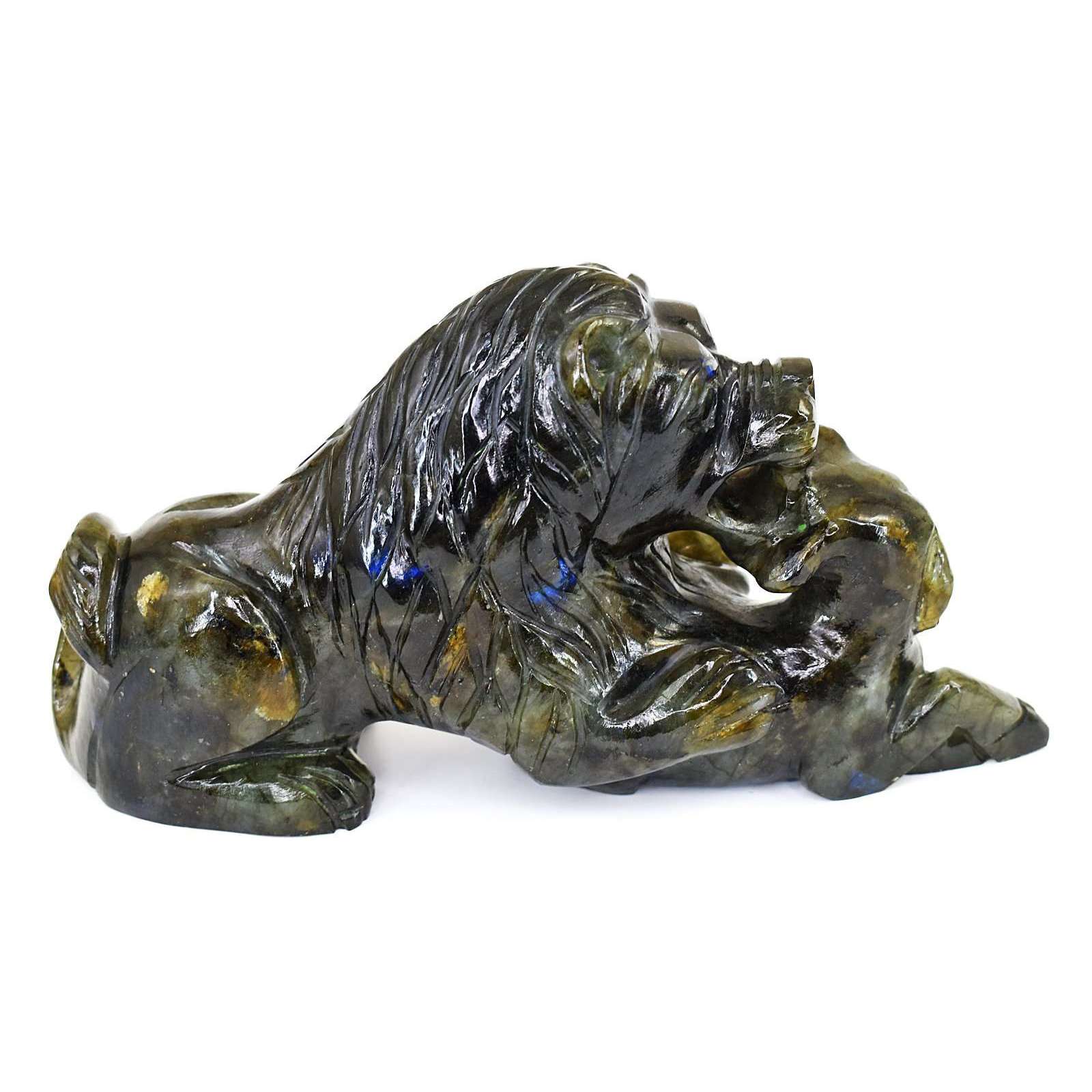 gemsmore:Stunning Blue Flash Labradorite Hand Carved Hunting Lion Crystal Gemstone Carving