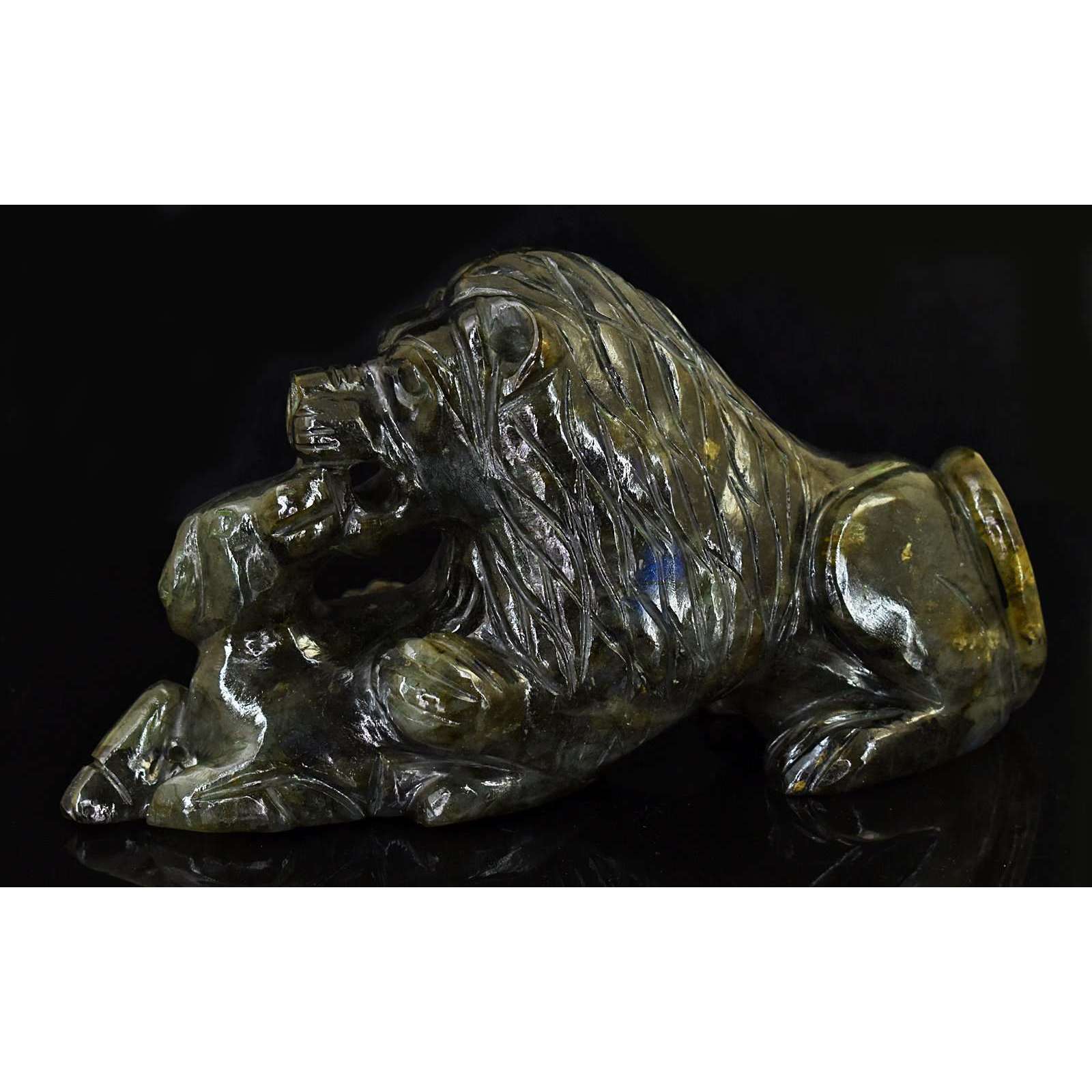 gemsmore:Stunning Blue Flash Labradorite Hand Carved Hunting Lion Crystal Gemstone Carving