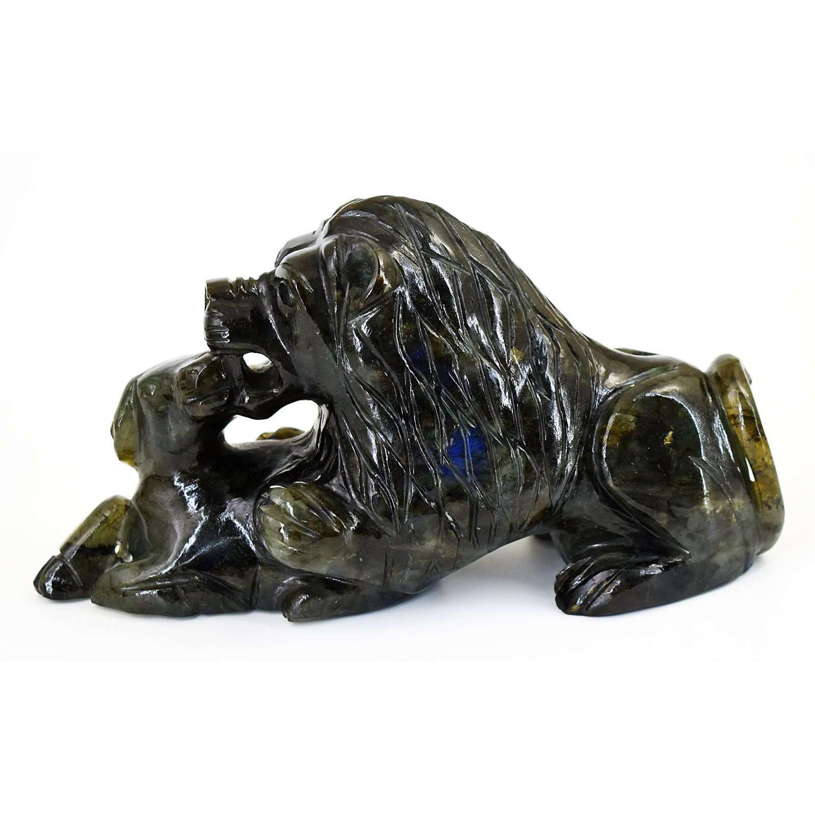 gemsmore:Stunning Blue Flash Labradorite Hand Carved Hunting Lion Crystal Gemstone Carving