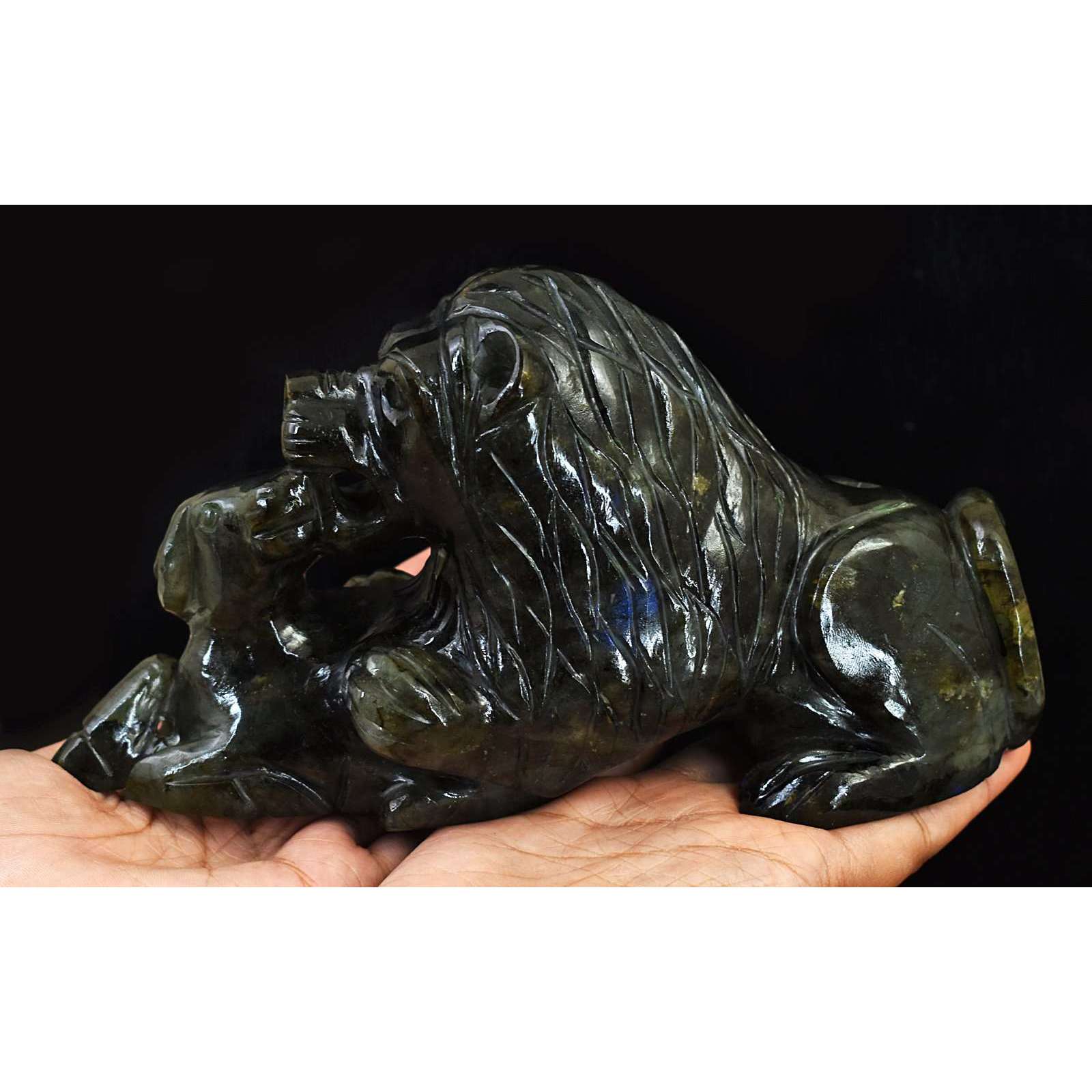 gemsmore:Stunning Blue Flash Labradorite Hand Carved Hunting Lion Crystal Gemstone Carving
