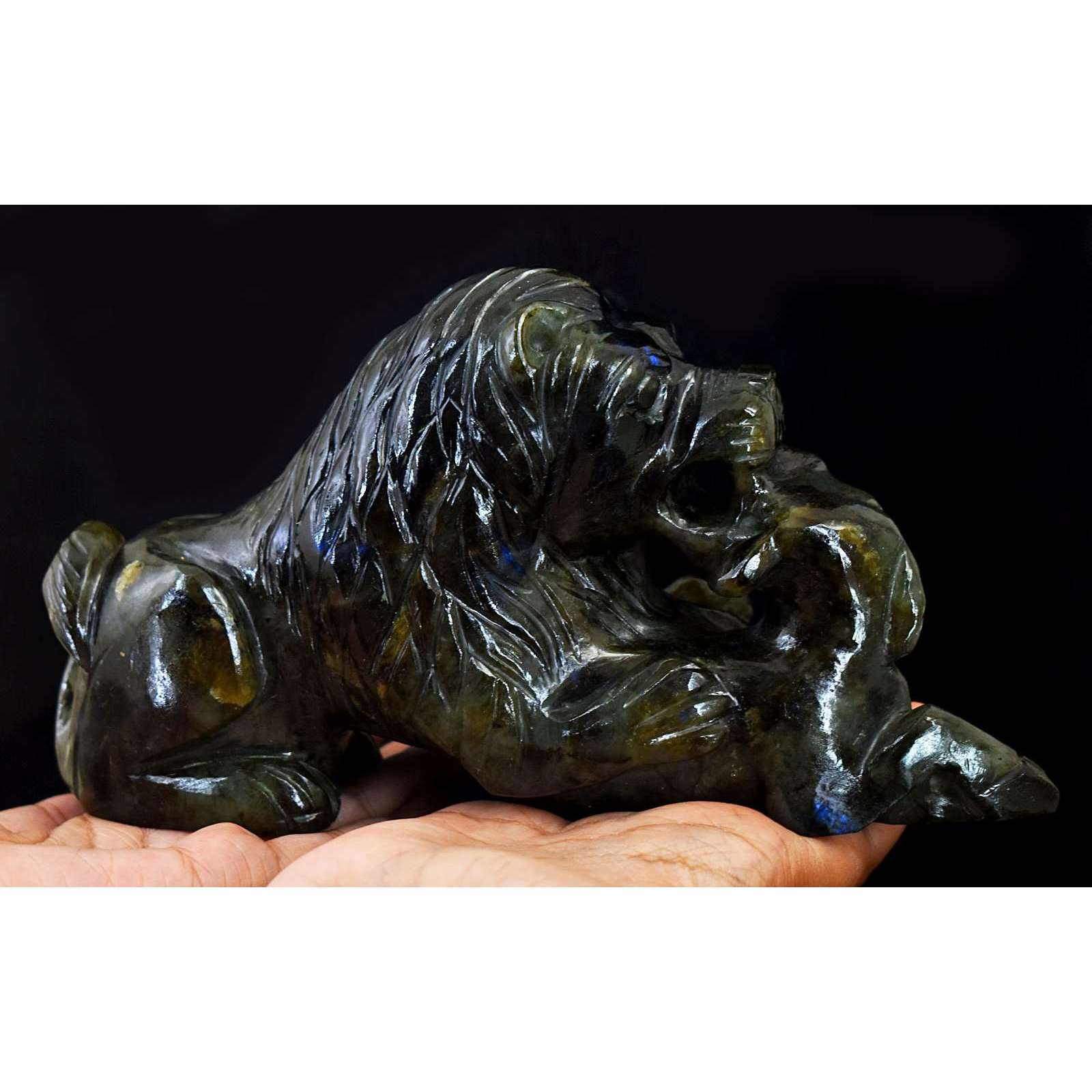 gemsmore:Stunning Blue Flash Labradorite Hand Carved Hunting Lion Crystal Gemstone Carving