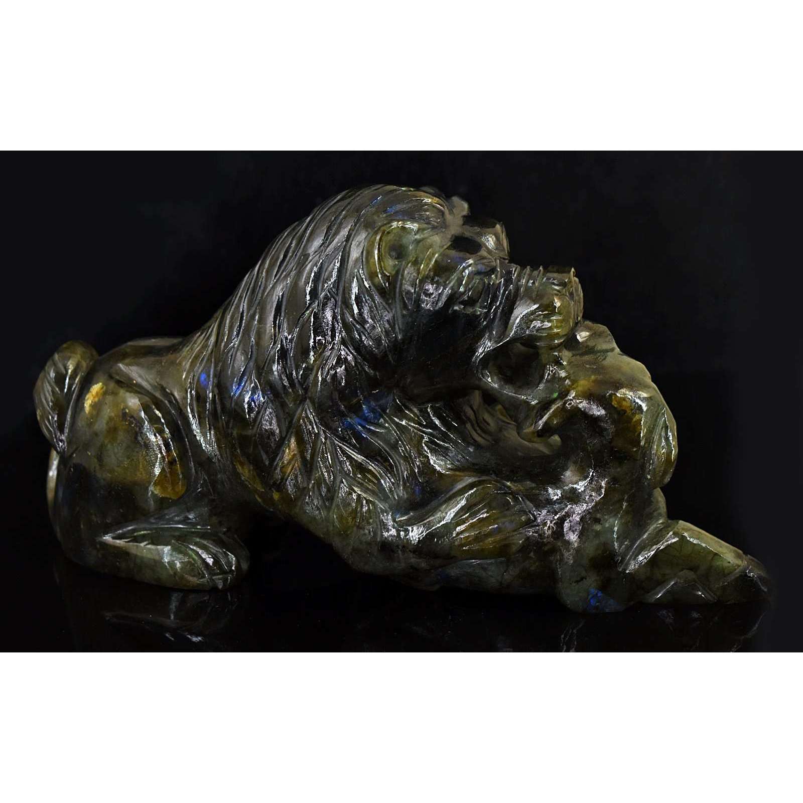 gemsmore:Stunning Blue Flash Labradorite Hand Carved Hunting Lion Crystal Gemstone Carving