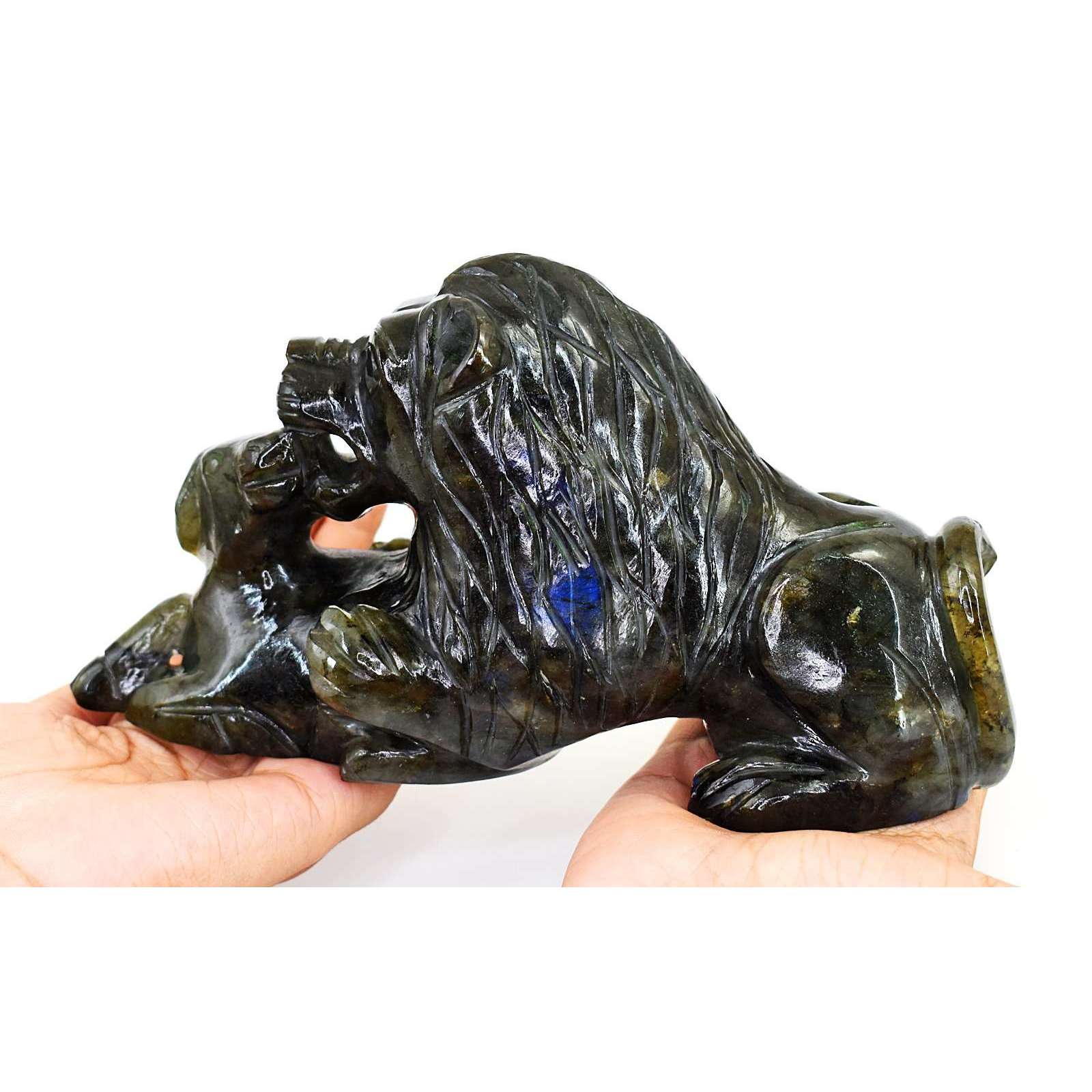 gemsmore:Stunning Blue Flash Labradorite Hand Carved Hunting Lion Crystal Gemstone Carving