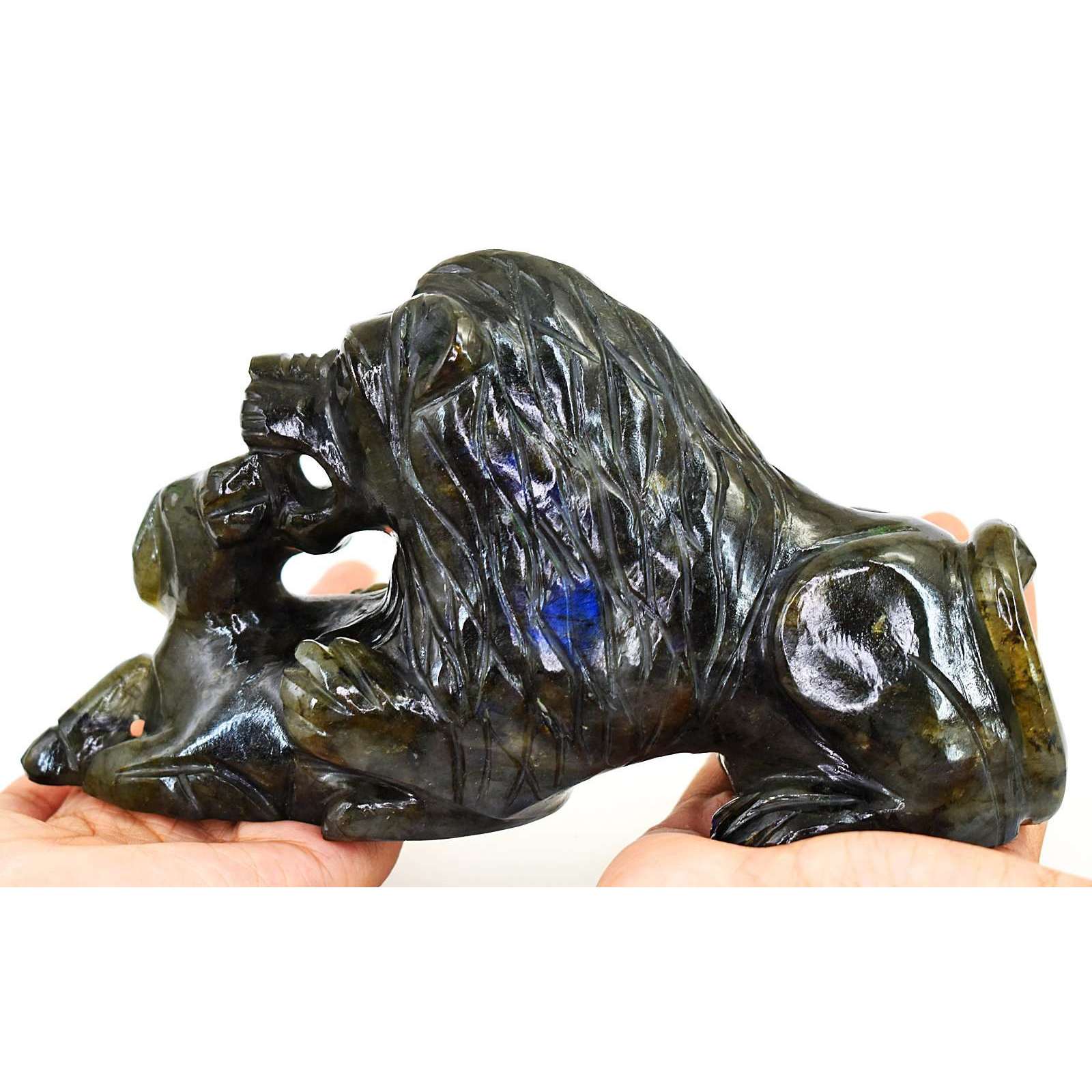 gemsmore:Stunning Blue Flash Labradorite Hand Carved Hunting Lion Crystal Gemstone Carving
